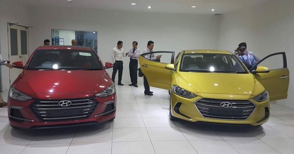 Hyundai Elantra lấp ló tại đại lý Malaysia, chuẩn bị ra mắt.