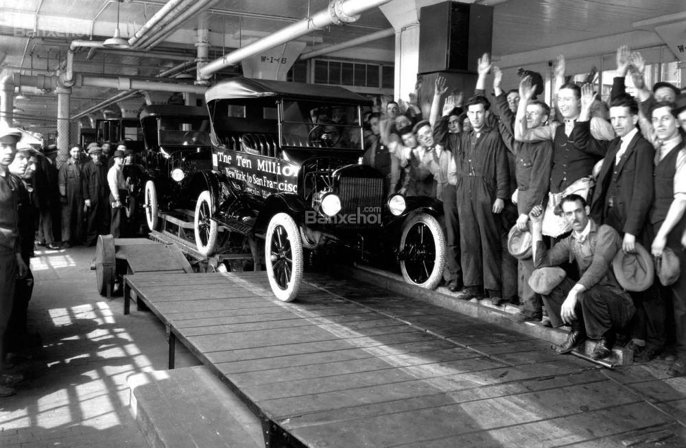 Ford tạo ra dây chuyền lắp ráp đầu tiên 104 năm về trước 1