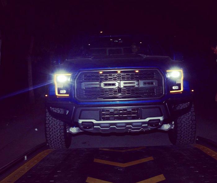Ford F-150 Raptor 2017 với đầu xe hầm hố