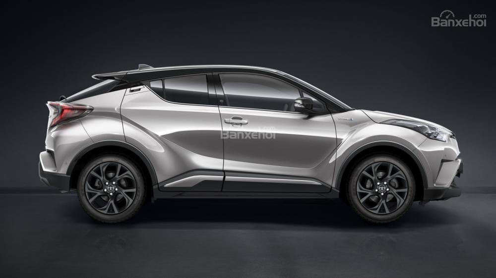 Toyota C-HR Limited Edition giới hạn chỉ 100 xe có giá 856 triệu đồng.