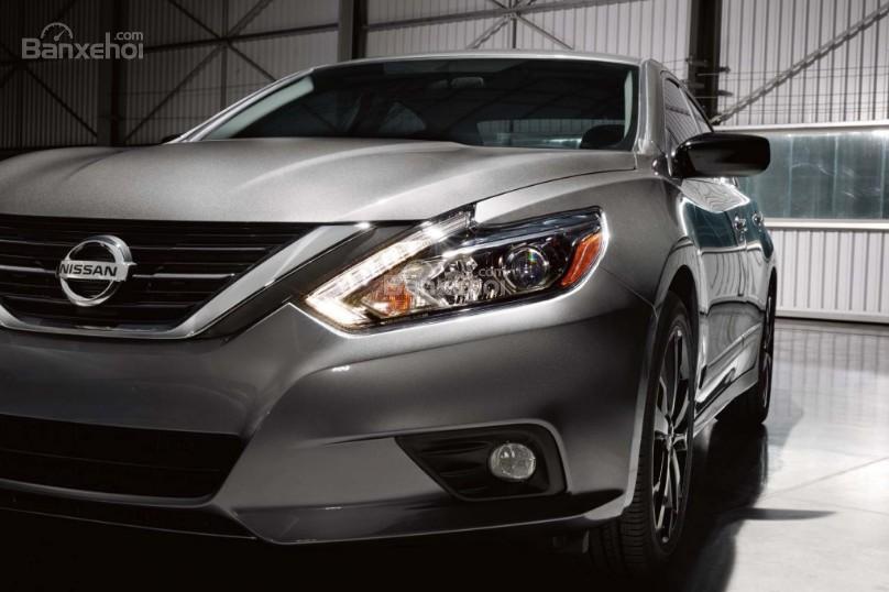 Đánh giá xe Nissan Altima 2017: Đèn sương mù phía dưới.