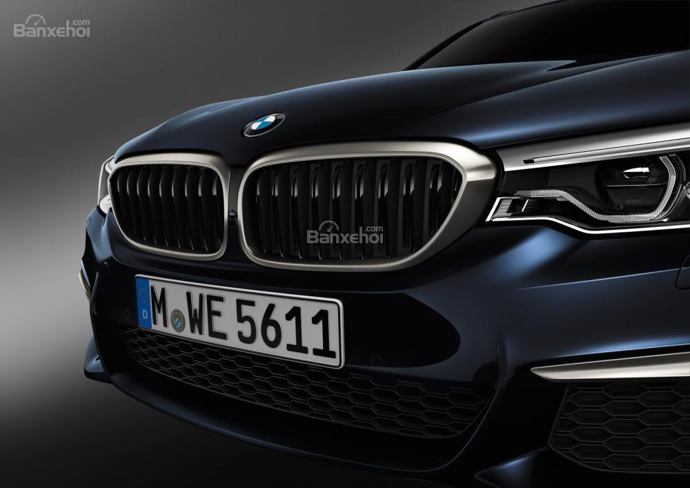 BMW M550d xDrive 2018 sở hữu động cơ với 4 bộ tăng áp mạnh đến 395 mã lực a1
