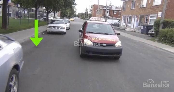 Hướng dẫn cách đỗ xe vào bãi dễ dàng11 Hướng dẫn cách đỗ xe vào bãi dễ dàng 11