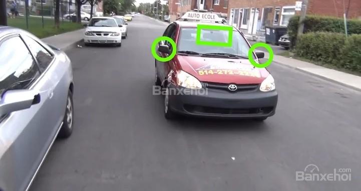 Hướng dẫn cách đỗ xe vào bãi dễ dàng12 Hướng dẫn cách đỗ xe vào bãi dễ dàng 12