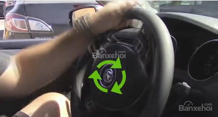 Hướng dẫn cách đỗ xe vào bãi dễ dàng8 Hướng dẫn cách đỗ xe vào bãi dễ dàng 8