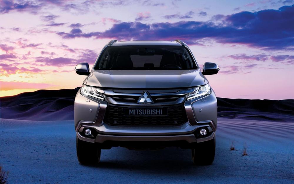 Đánh giá xe Mitsubishi Pajero Sport 2017: Đầu xe.