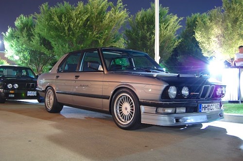 BMW 5 Series từ những năm 80 b.