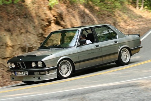 BMW 5 Series từ những năm 80 a.