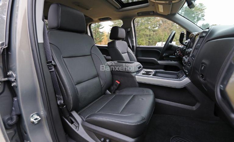 Đánh giá xe Chevrolet Silverado 1500 2017 về hệ thống ghế ngồi a1
