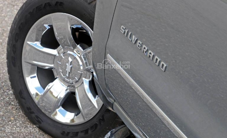 Đánh giá xe Chevrolet Silverado 1500 2017: La-zăng có nhiều kích thước tùy từng phiên bản.