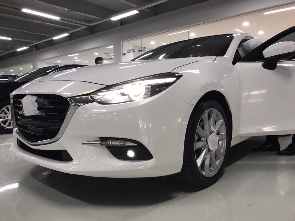 Mazda3 facelift 2017 rục rịch ra mắt tại Việt Nam.
