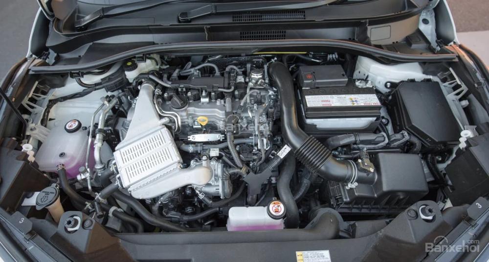 Đánh giá xe Toyota C-HR 2017: Xe có nhiều phiên bản động cơ.