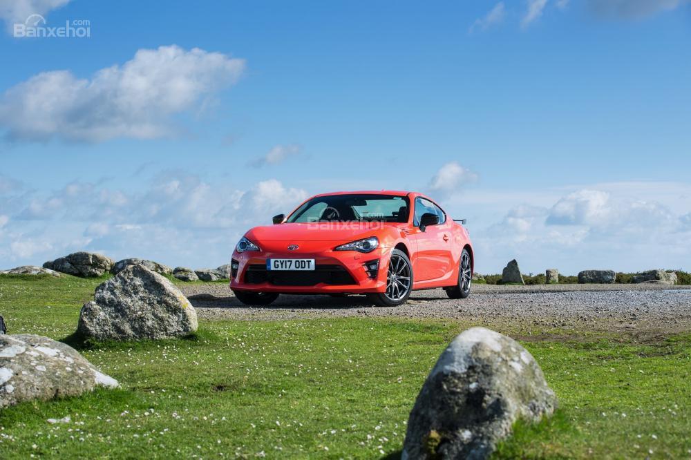 Toyota GT86 Orange Edition mở bán tại Anh từ 850 triệu đồng .