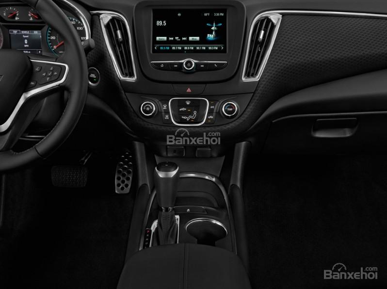 Đánh giá xe Chevrolet Malibu 2018: Bảng điều khiển.