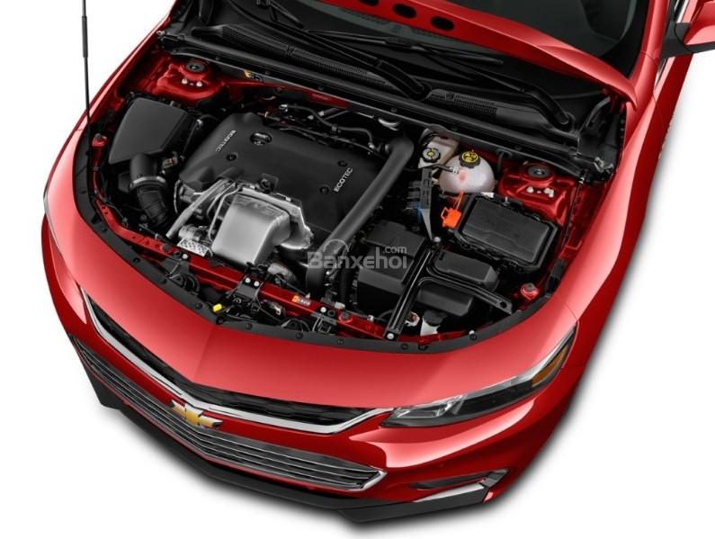 Đánh giá xe Chevrolet Malibu 2018: Phiên bản tiêu chuẩn sở hữu động cơ 1,5 lít 4 xi-lanh.