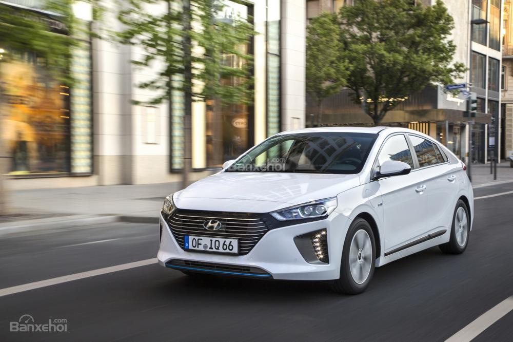 Hyundai Ioniq plug-in hybrid bắt đầu nhận đặt hàng tại Châu Âu.