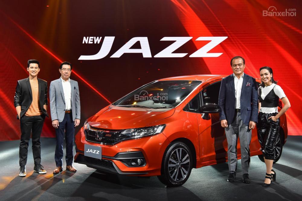 Honda Jazz/Fit 2017 facelift công bố giá bán từ 360 triệu đồng tại Thái Lan.