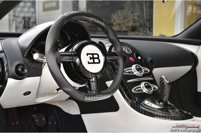 Vô lăng Bugatti Veyron Linea Vincero d''''''''Oro Vô lăng Bugatti Veyron Linea Vincero d''''''''Oro.