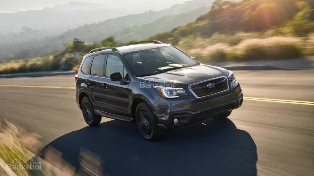 Vén màn Subaru Forester Black Edition 2018.