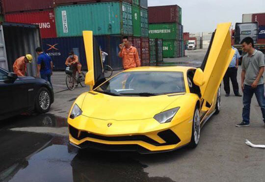 Siêu xe đình đám Lamborghini Aventador S cập bến Việt Nam.