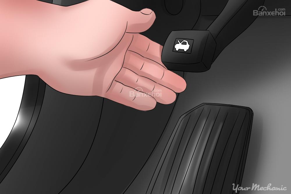 Xác định vị trí chốt mở ca-pô