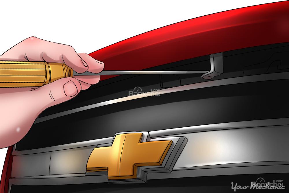 Mở nắp ca-pô khi chốt ca-pô bị hỏng a3