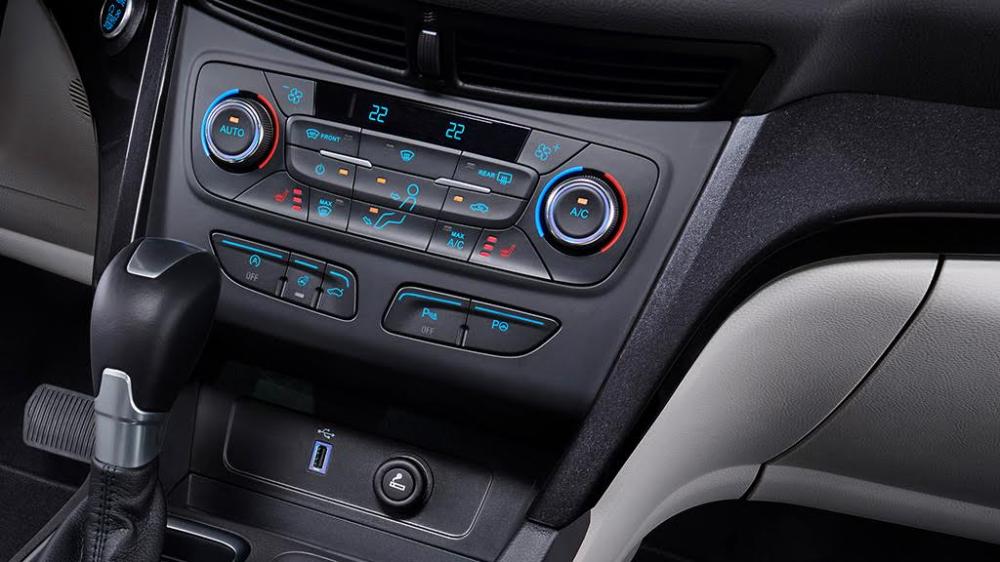 Khi thời tiết mát mẻ chỉ bật điều hòa trên đường cao tốc.