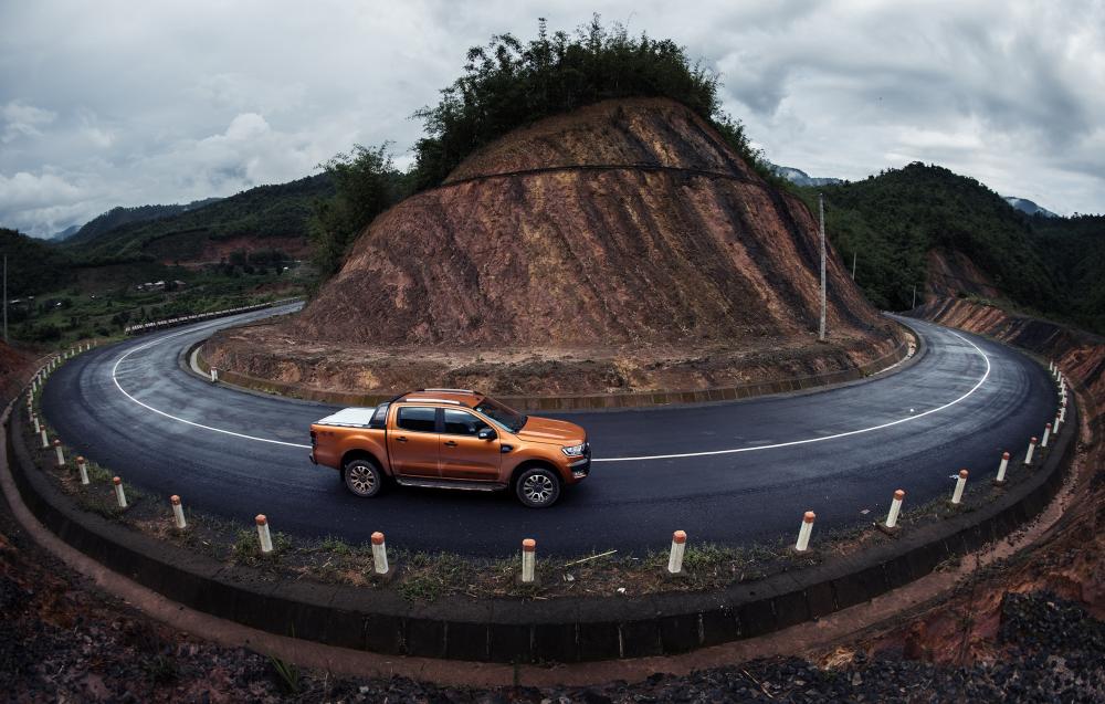 Ford Ranger Wildtrak 2.2L AT 4x4 ra mắt thị trường Việt Nam với giá từ 866 triệu đồng.