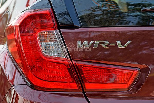 Đánh giá xe Honda WR-V 2017: Đèn hậu có thiết kế chữ L.