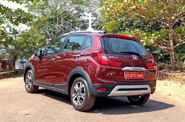 Đánh giá xe Honda WR-V 2017: Thiết kế đuôi xe khá độc đáo.