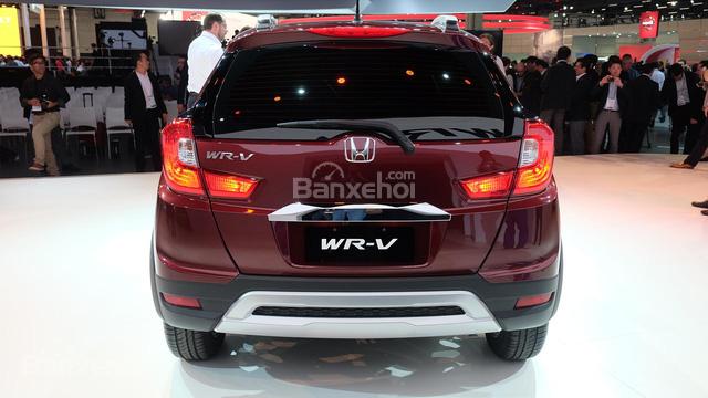 Đánh giá xe Honda WR-V 2017: Đuôi xe nhìn chính diện.