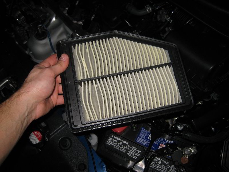 Lọc khí động cơ, lọc gió cabin và lọc nhiên liệu Lọc khí động cơ, lọc gió cabin và lọc nhiên liệu.