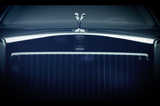 Rolls-Royce Phantom nhá hàng, chuẩn bị ra mắt cuối tháng 7/2017.