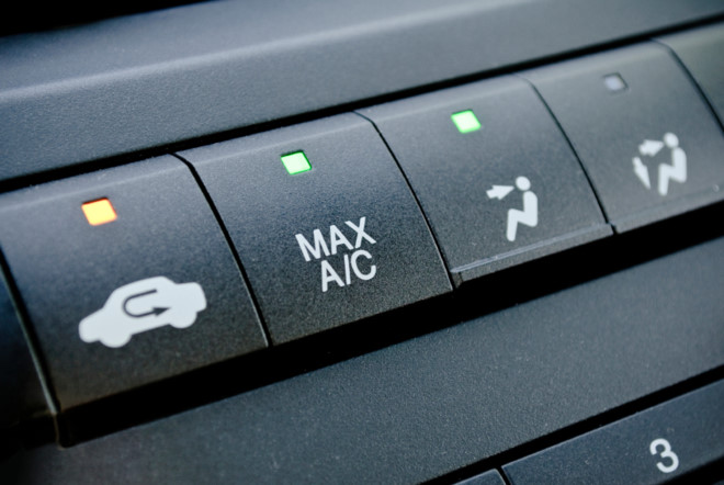 Lấy gió trong khi cabin xe đã mát Lấy gió trong khi cabin xe đã mát.