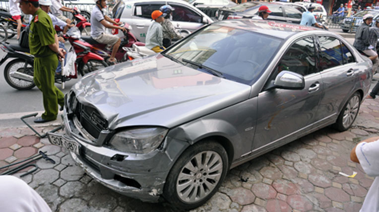 Đừng để đến khi xe gặp nạn mới mua bảo hiểm Đừng để đến khi xe gặp nạn mới mua bảo hiểm.