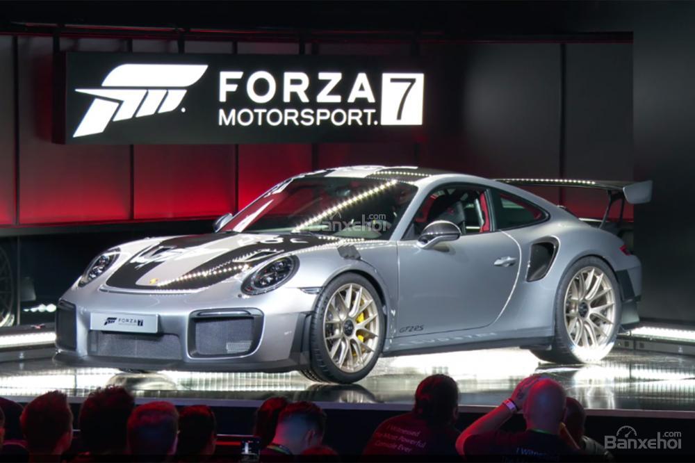 Porsche 911 GT2 RS hoàn toàn mới lộ diện.