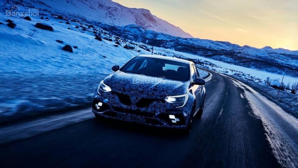 Hot hatch Renault Megane RS tiếp tục nhá hàng dưới lớp ngụy trang kín mít,