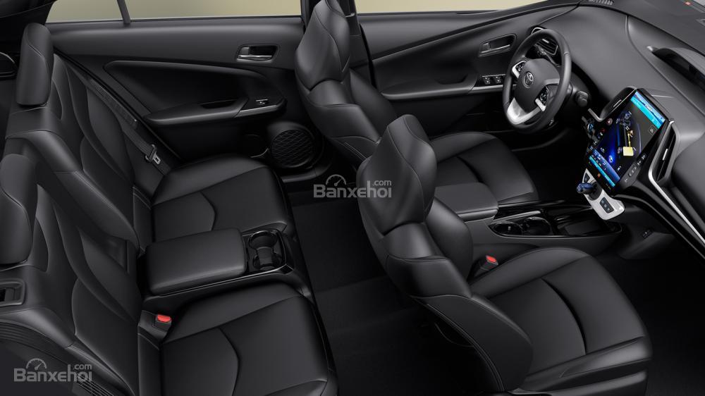 Đánh giá xe Toyota Prius 2017 về không gian ghế ngồi.