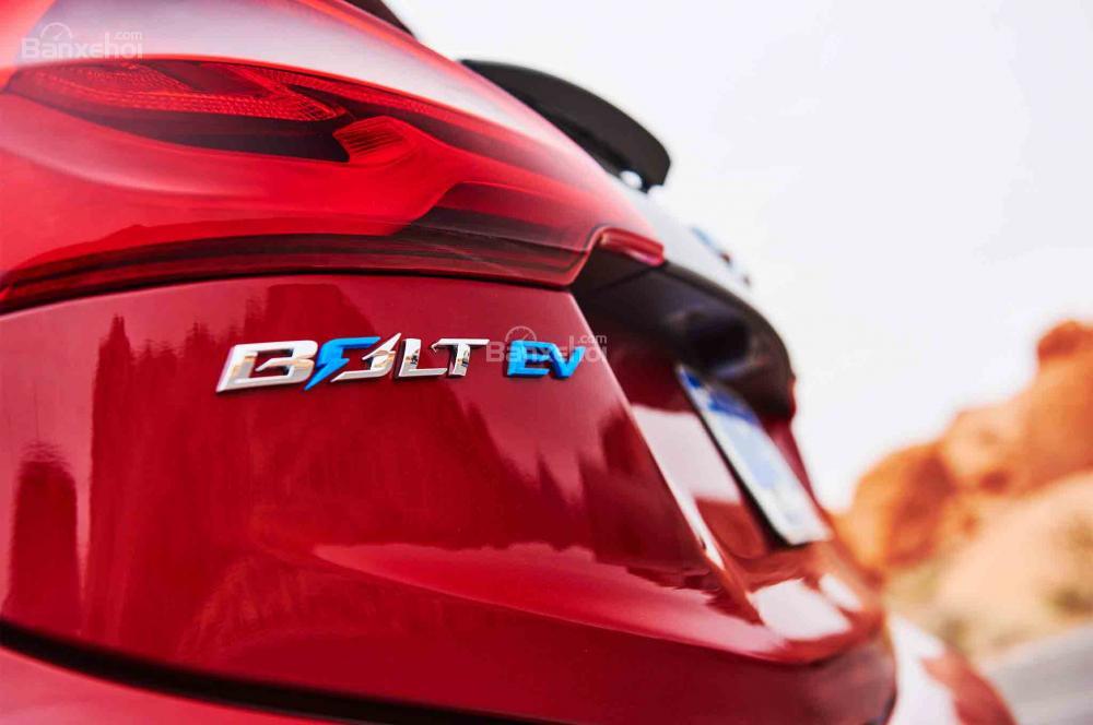 Đánh giá xe Chevrolet Bolt 2017: Thiết kế đuôi xe khá trung tính a1