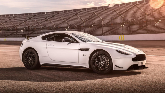 Hình ảnh mẫu Aston Martin Vantage AMR 8.