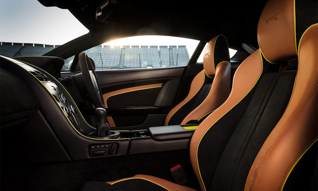 Hình ảnh mẫu Aston Martin Vantage AMR 10 Hình ảnh mẫu Aston Martin Vantage AMR 10.