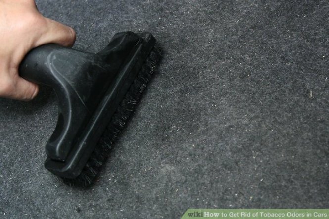 Làm sạch thảm với dụng cụ và máy hút bụi Làm sạch thảm với dụng cụ và máy hút bụi.