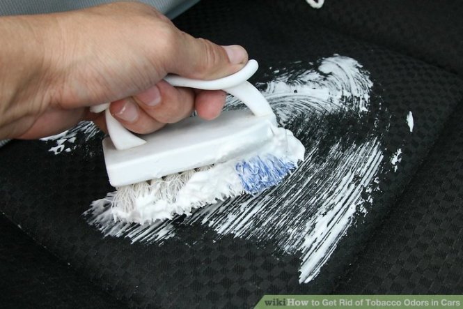 Dùng xà phòng trực tiếp vào thảm hoặc chỗ ngồi Dùng xà phòng trực tiếp vào thảm hoặc chỗ ngồi.