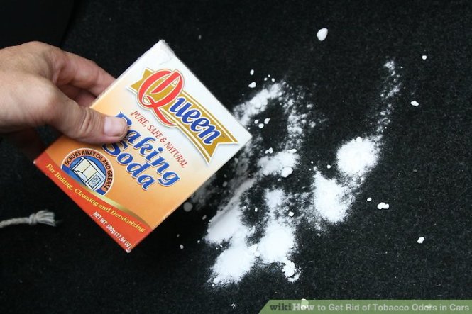 Rắc baking soda lên trên càng nhiều bề mặt xốp càng tốt Rắc baking soda lên trên càng nhiều bề mặt xốp càng tốt.