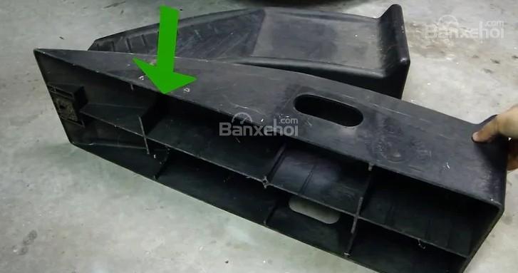 Hướng dẫn sử dụng chêm bánh xe ô tô 6