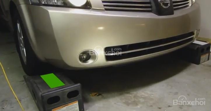 Hướng dẫn sử dụng chêm bánh xe ô tô 9