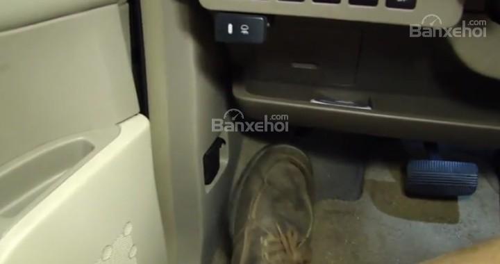 Hướng dẫn sử dụng chêm bánh xe ô tô 9