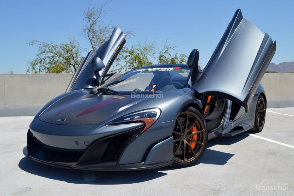 Qua tay MSO, McLaren 675LT Spider có giá lên đến 11,06 tỷ đồng.