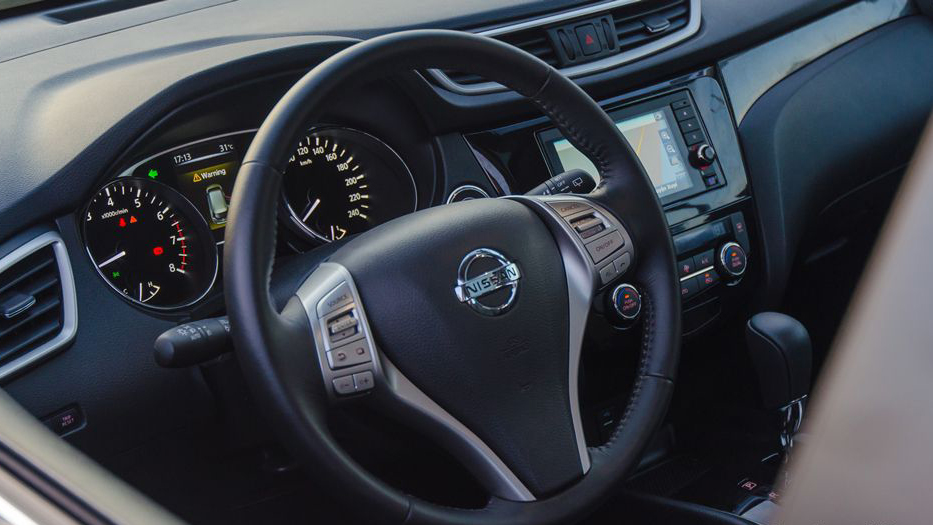 So sánh xe Hyundai Santa Fe 2017 và Nissan X-Trail 2017 về vô-lăng So sánh xe Hyundai Santa Fe 2017 và Nissan X-Trail 2017 về vô-lăng 2