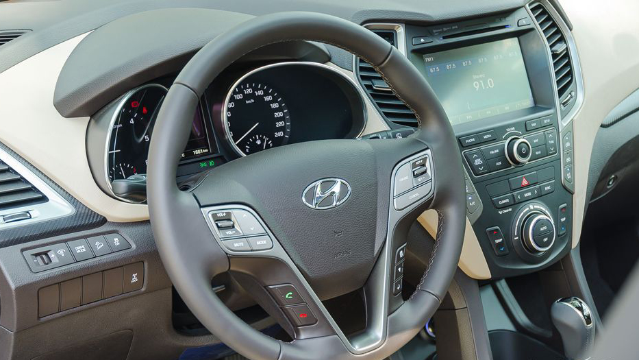 So sánh xe Hyundai Santa Fe 2017 và Nissan X-Trail 2017 về vô-lăng So sánh xe Hyundai Santa Fe 2017 và Nissan X-Trail 2017 về vô-lăng.